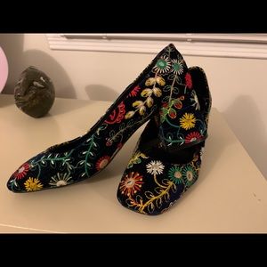 L’Intervalle navy pumps